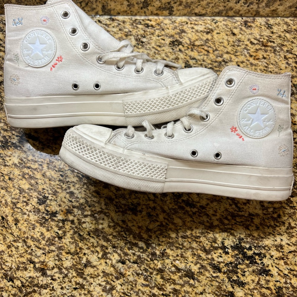 Converse all stars floral